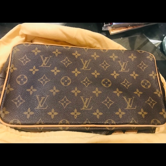 Louis Vuitton AUTHENTIC Palermo PM Bag - Picture 2 of 9